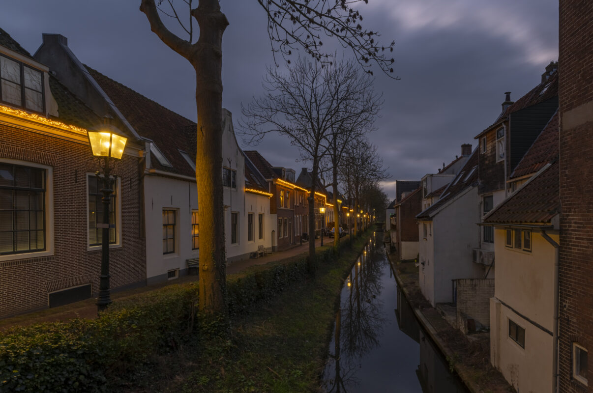 Een mooi stukje IJsselstein (Utrecht, Nederland) tijdens de avond. De kerstverlichting zorgt voor een fijne sfeer.