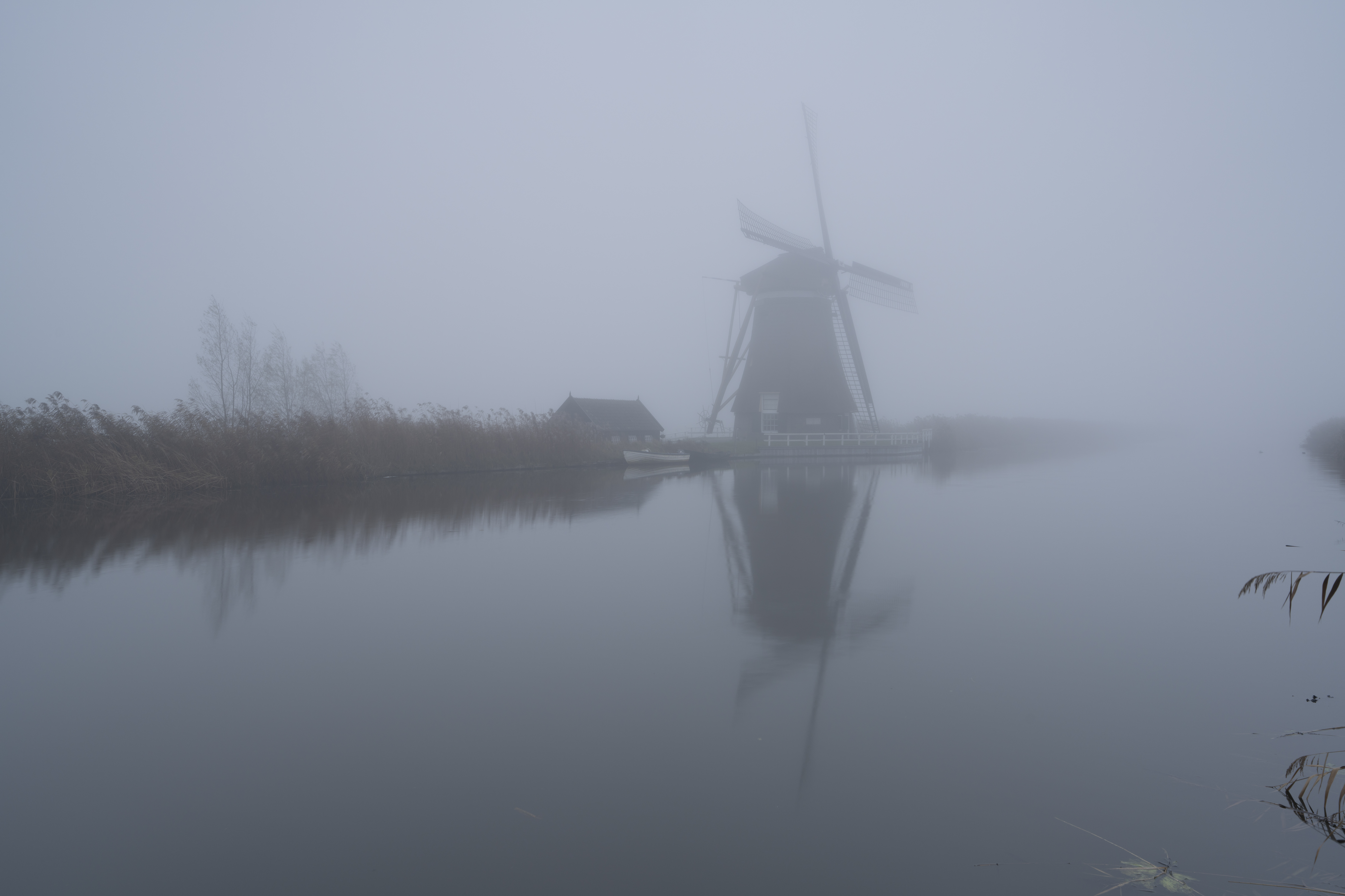 Molen bij Groot-Ammers Foto van de mist zonder toevoeging van geel