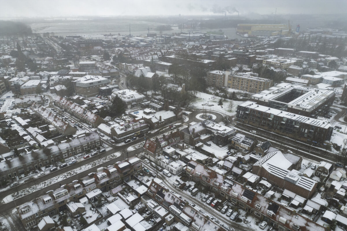 Een foto van mijn woonplaats gemaakt met mijn DJI mini 3 pro. Een mooi winters plaatje door de sneeuwbuien die begin januari 2026 over Nederland kwamen. Het veranderde ons dorp in een witte wereld.