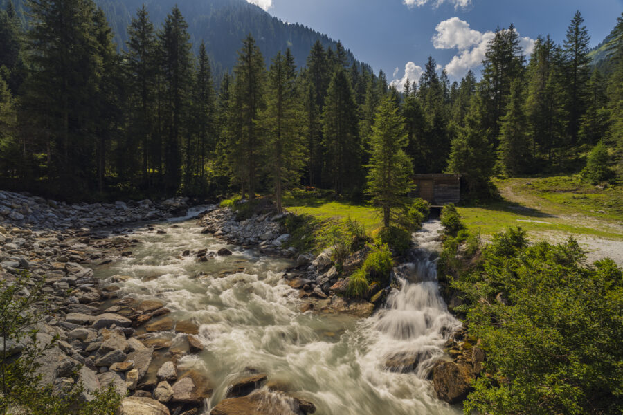 Een foto tijdens onze vakantie in Oostenrijk. Dit is een deel van de Leitenkammerklamm in Wildgerlostal. Het water bleef maar stromen, totdat het uiteindelijk in een bergmeer verdwijnt...